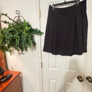 Elegant Black Pleated Women's Skirt